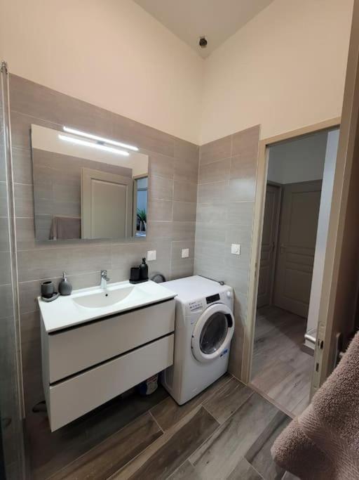 Ferienwohnung L'Orchidee, Proche De La Gare Avec Clim Et Terrasse Narbonne Exterior foto